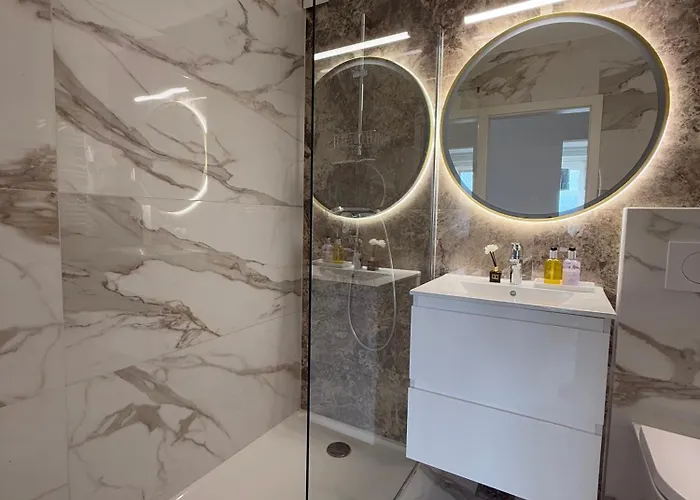 Elite Vista-with Parking Apartment *