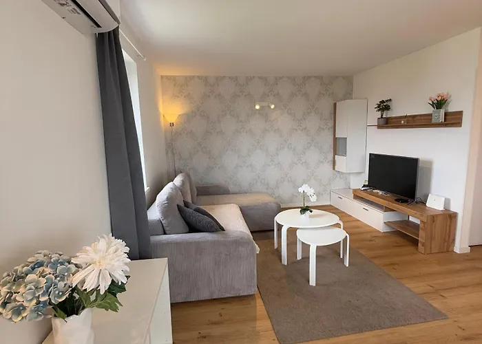 Elite Vista-with Parking Apartment *